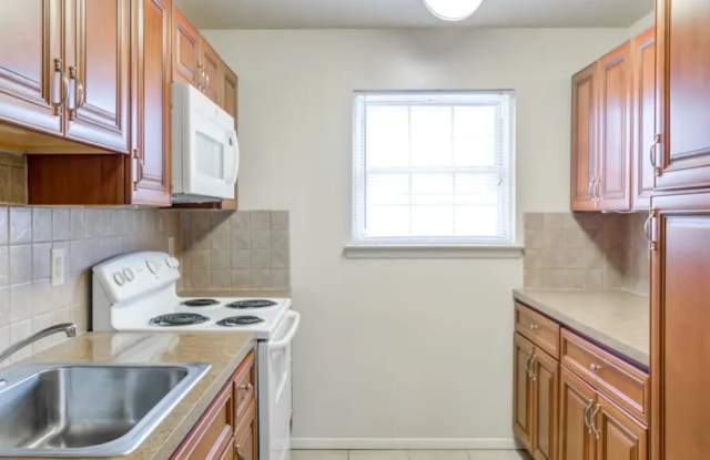 Cloverdale Apartments Gallery 2