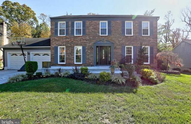 Luxurious 6-Bedroom, 3.5-Bath Home with Extensive Parking Gallery 1