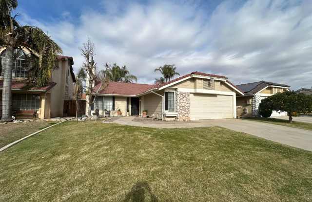 Cute 3 Bed/2 Bath Home in Oildale w/ Solar, RBP  $0 Deposit Option - 644 Twinleaf Drive, Oildale, CA 93308