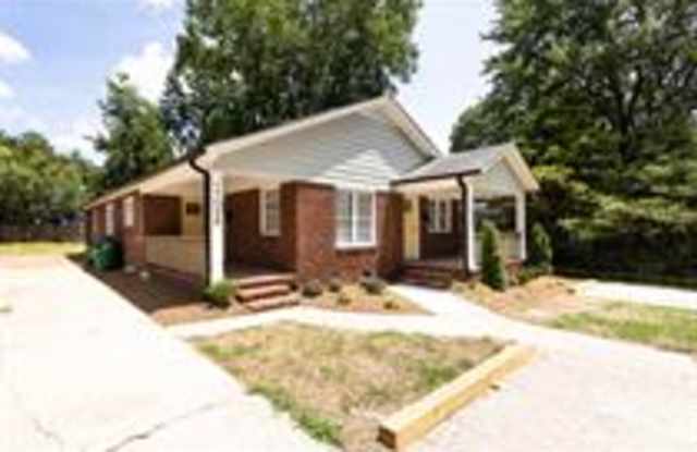 1704 Club RoadB Gallery 4
