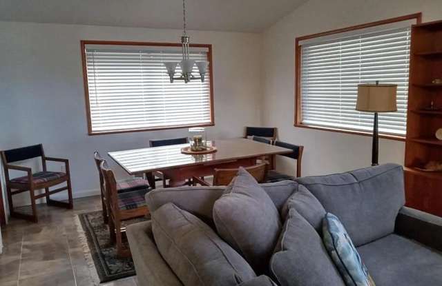 Furnished MID-TERM ~ Unique Ocean Front House Gallery 4