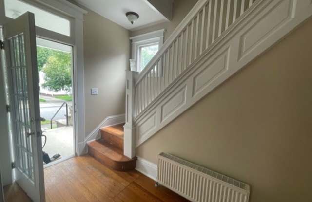 Large 3 Bedroom W/Basement and Garage Gallery 3