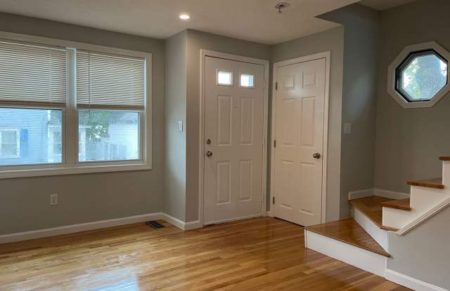 Well Maintained 2 Bedroom Condo w/Garage, Ideal Lowell Location photos photos