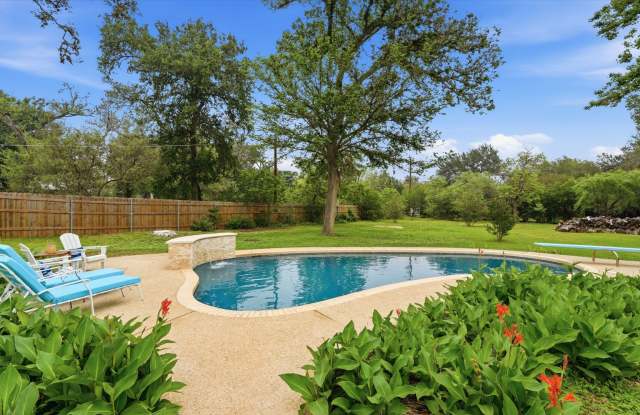 Beautiful Home on Nearly an Acre in Helotes with Pool, Office & No HOA Gallery 3