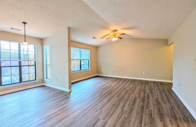 UPDATED  REMODELED 1 BED / 1 BATH CONDO IN SOUGHT-AFTER LOCATION! - 2235 Old Hamilton Place, Gainesville, GA 30507