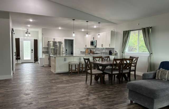Gorgeous 3 Bedroom / 2 Bath Executive Home in Discovery Harbor photos photos