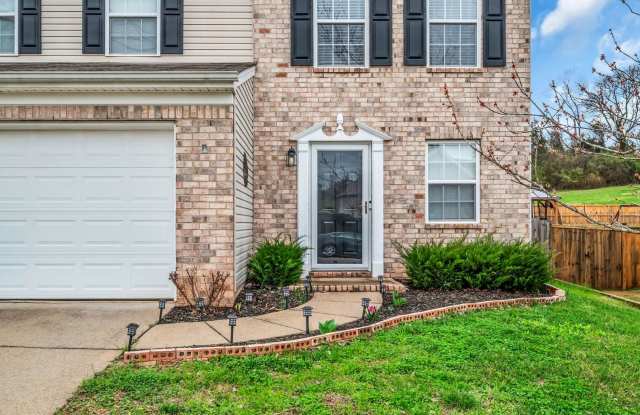 3 Bed 2.5 Bath, Single Family Home located on a quiet street! 1700 Sqft. Gallery 4