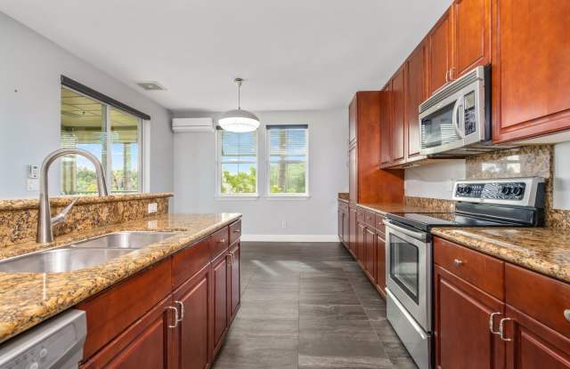 Pet Friendly, 3/2.5 Groundfloor Condo with a 1 Car Garage, Patio  Close to Amenities in Kihei Gallery 3
