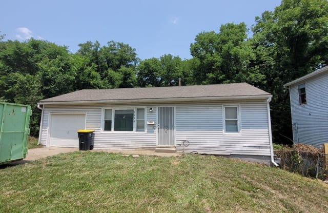 3854 E 59th St - 3854 East 59th Street, Kansas City, MO 64130