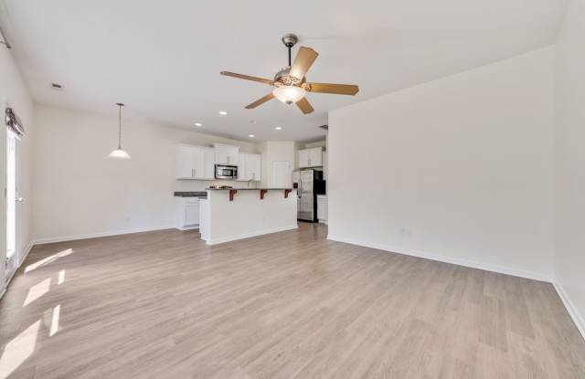Gorgeous 3 Bedroom, 2.5 Bath Townhouse in Rustica Oaks! Gallery 4