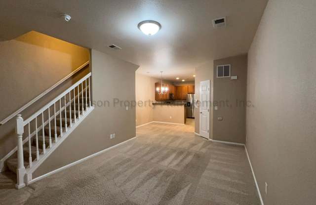 Beautiful 2 Bedroom Townhouse in Southeast Colorado Springs Gallery 3