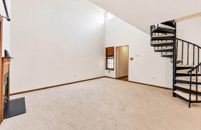 19 SUMMIT Court Gallery 3
