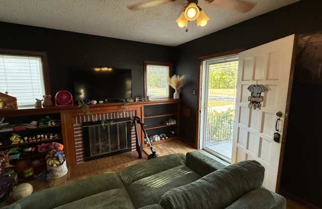 3219 Southwest 8th Avenue - 3219 Southwest 8th Avenue, Topeka, KS 66606