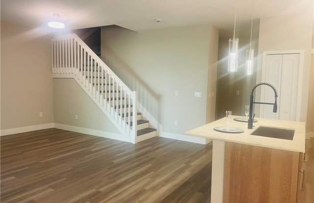 7044 Ambrosia Lane Gallery 4