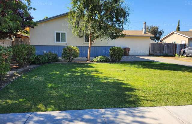4 bedroom/ 1 bathroom near schools, park, and shopping centers. photos photos