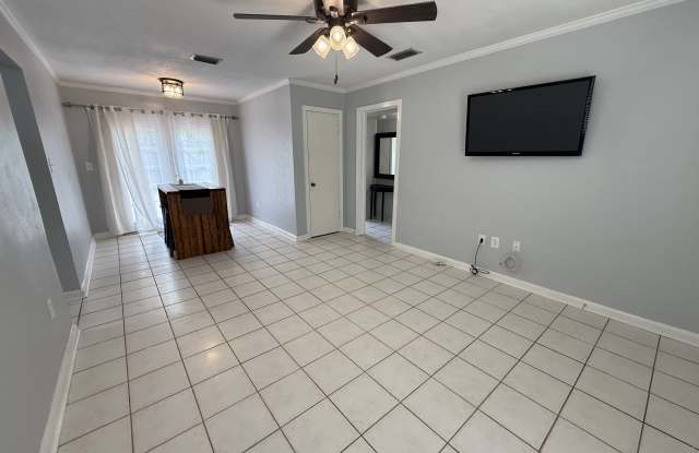313 Northwest 34th Drive Gallery 3