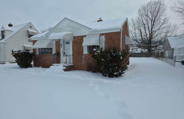 Single Family Home 2 beds 1 bath Available Now! photos photos