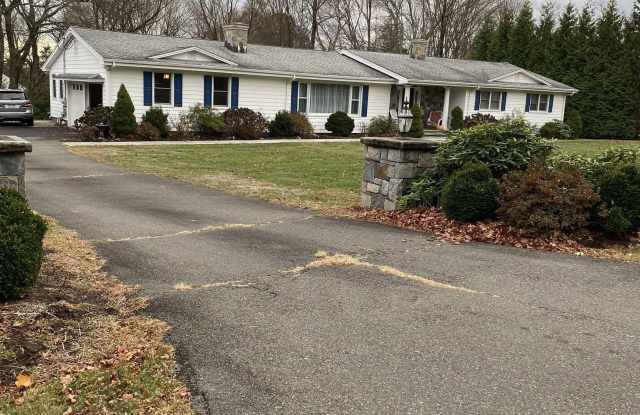 5 Meadow Wood Road - 5 Meadow Wood Road, Trumbull, CT 06611