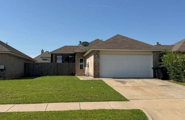 3 bed in Moore schools new paint, ready for move in! photos photos