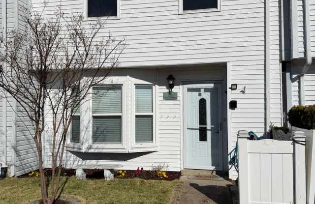 SCARBOROUGH SQUARE - Newly Renovated 3 Bedroom Townhouse photos photos