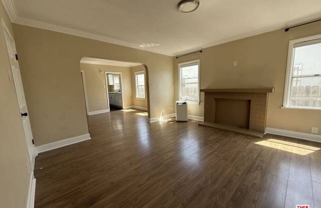 1328 S Bronson Ave photos photos