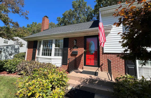 Charming Alexandria Home with Spacious Yard & Prime Location photos photos