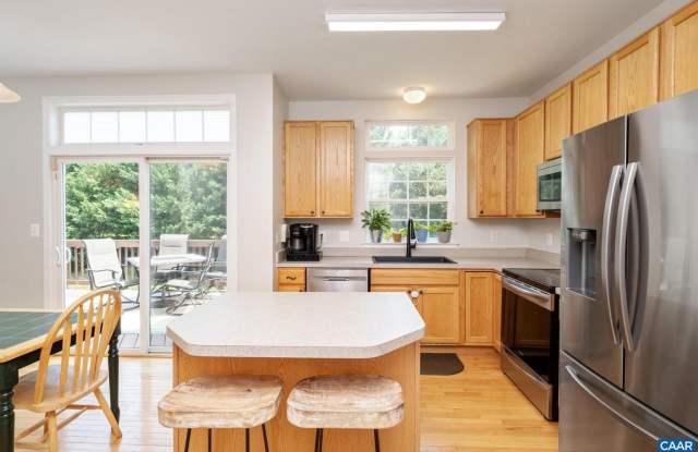 BARBOURSVILLE - 4 BEDROOM HOME - CLOSE TO ARMY JAG SCHOOL & UVA Gallery 4
