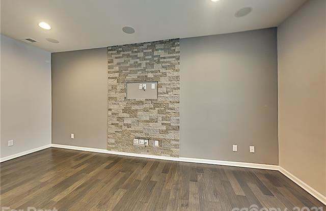 1907 Berryhill Road Gallery 4
