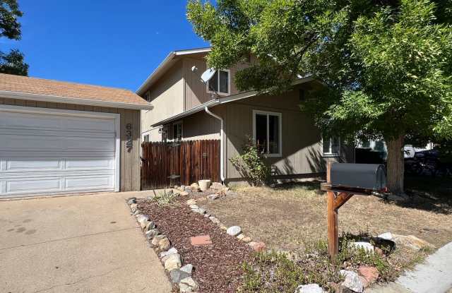 Charming 3 Bed/2 Bath Home Available May 5th!! photos photos