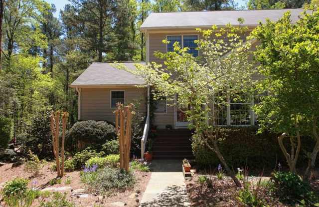 Peaceful 3 Bedroom Duplex Townhouse Gallery 1