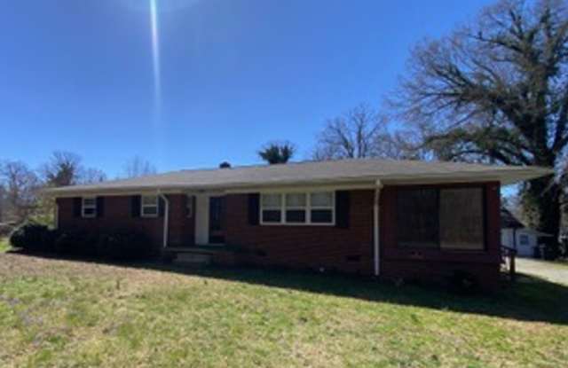 Great three bedroom home in country setting but located in town! photos photos Great three bedroom home in country setting but located in town! photos photos