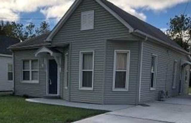 5 W Delmar - 5 W Delmar Ave, Alton, IL 62002