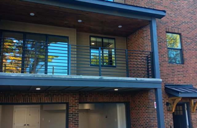 6 Bedroom Townhome in Fort Sanders | Walk to Campus photos photos