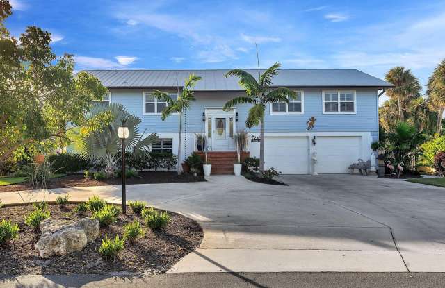 216 SE Flamingo Avenue - 216 Southeast Flamingo Avenue, Stuart, FL 34996