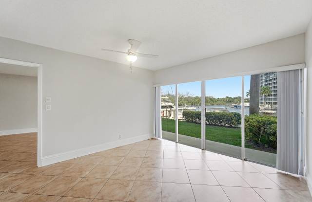 1427 E Hillsboro Boulevard Gallery 3