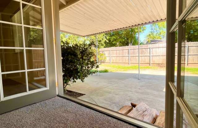 3 Bedroom Home with a Backyard!! photos photos 3 Bedroom Home with a Backyard!! photos photos