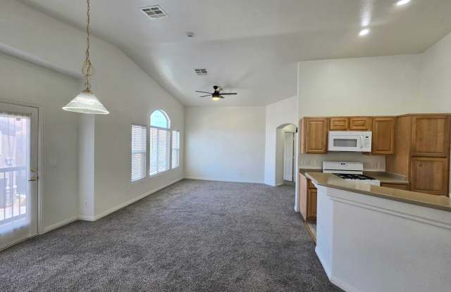 Beautiful 2 Bedroom Townhouse in Arlington Ranch Gallery 4