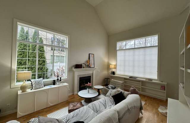 Beautiful 3 Bedroom/ 2.5 Bath Home- available NOW Gallery 4