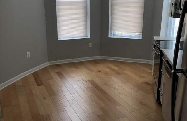 1500 Columbia Rd NW Gallery 3