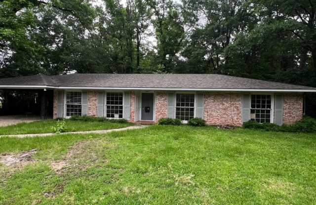 Large 3 bed/2.5 bath! - 740 Evangeline Place, Shreveport, LA 71106