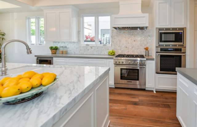 BEAUTIFUL 5 bedroom 4.5 Bath with Swimming Pool & Spa + Large Backyard + Smart Home Features!! Gallery 4