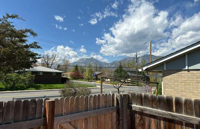 Available for 2027-2028 Fall Pre-Leasing: Convenient Location! Gallery 3