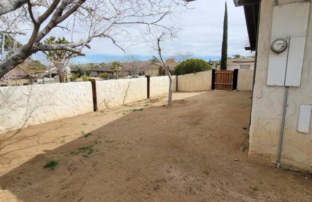 4 Bedroom spacious home - Do not disturb current tenants Gallery 3