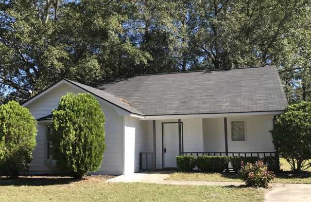 Spacious 3-Bedroom Home with Fenced Yard - Conveniently Located in Hinesville, GA Gallery 1