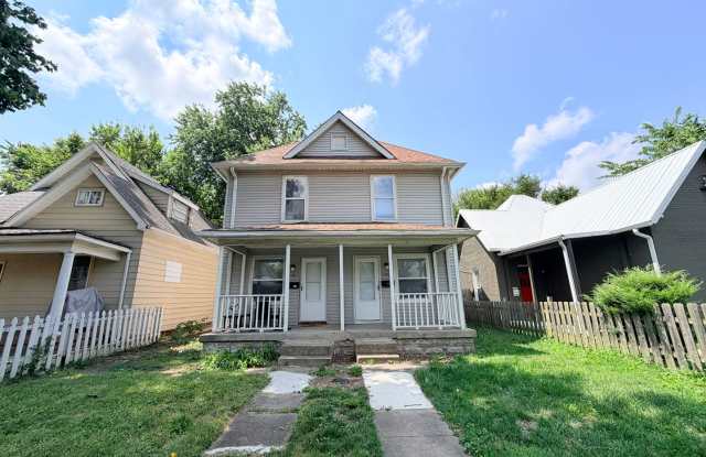 NOW SHOWING: 2 Bedroom / 1 Bath Duplex located at 1132 N Oxford St. in Indianapolis, IN photos photos NOW SHOWING: 2 Bedroom / 1 Bath Duplex located at 1132 N Oxford St. in Indianapolis, IN photos photos