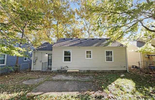 Cute 2 Bedroom 1 bath Bungalow Gallery 4