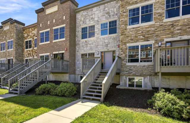 Large Townhome In Kingston Neighborhood Just Blocks From Downtown photos photos