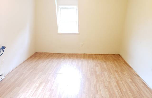 Charming 2Bed/1Bath Semi-Detached Home in Allentown! Gallery 3