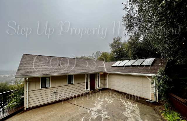 Spacious 3 Bedroom, 2.5 Bath Home in Myers Hill! photos photos