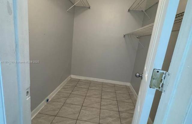 1522 NE 34th Ct photos photos